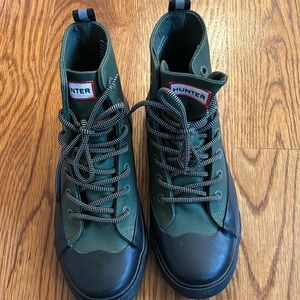 Men’s Hunter Rain boots Men size 6 women 8. Water proof.